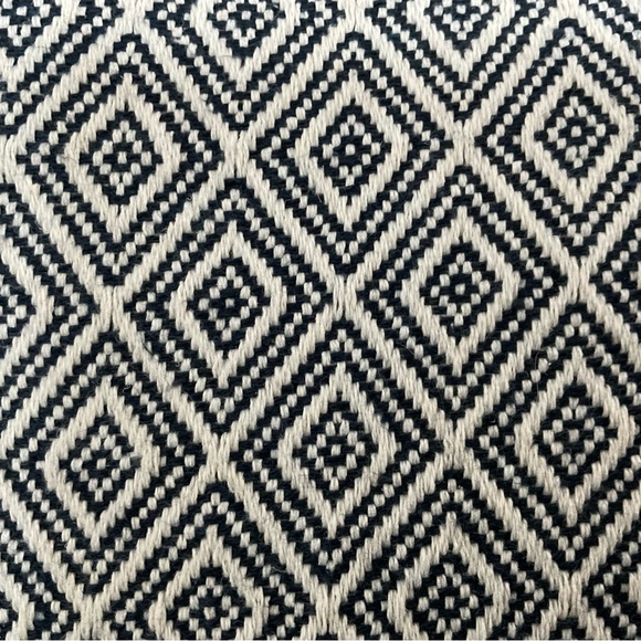 Throw pillow 20x20 blue and white - Picture 2 of 5